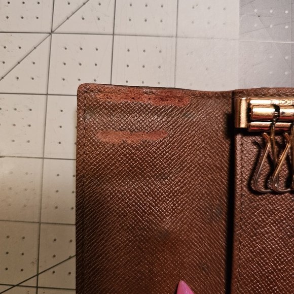 Louis Vuitton Vintage Monogram 4-key Wallet - Picture 6 of 10